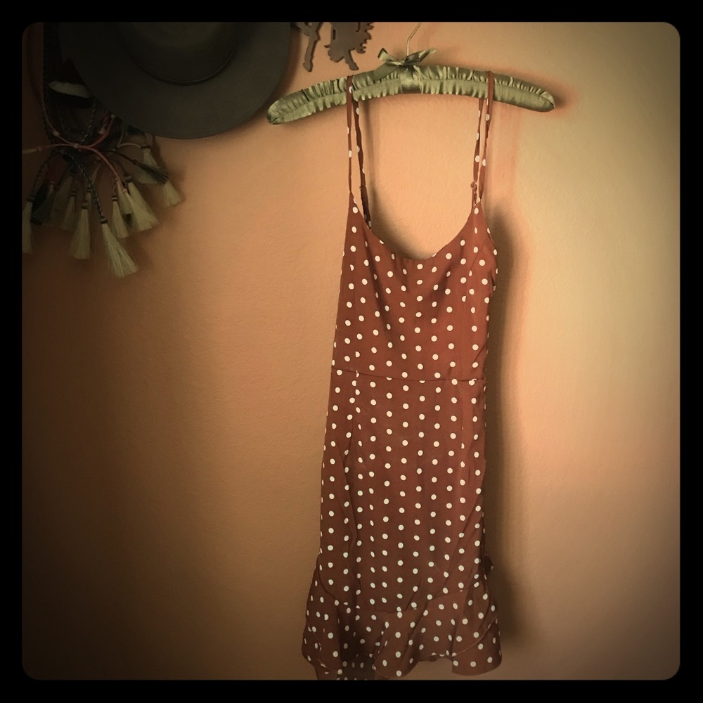 Brown & white open back dress. Small. NWOT